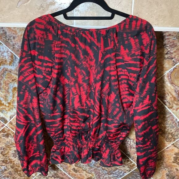 Women's Michael Kors Red & Black Abstract Print V-Neck Cinch Waist Blouse Medium - Picture 2 of 12
